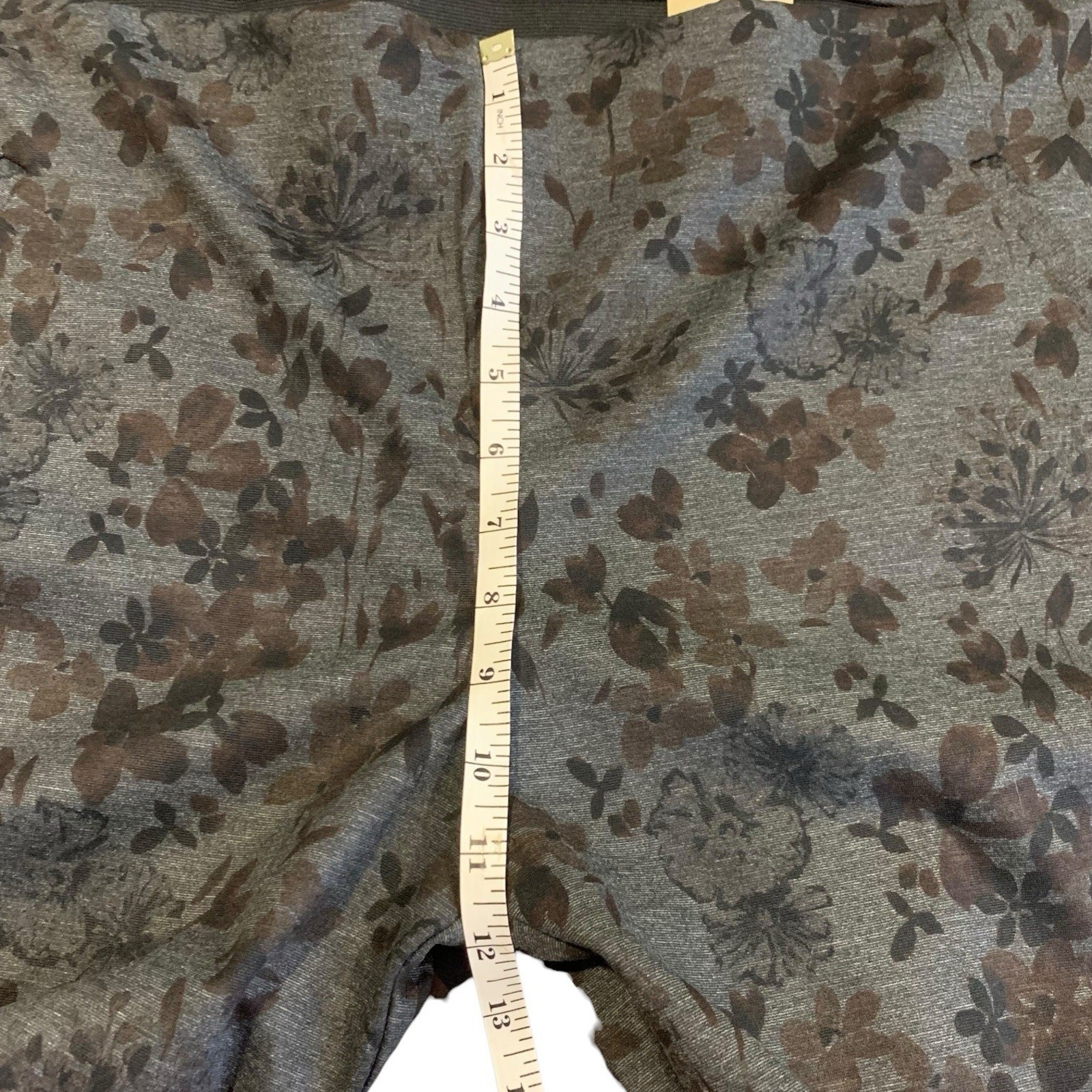 Chico’s Pants NWT Size 3.5 (18) Ponte Crescent Gray Floral Flurry Slim Ankle