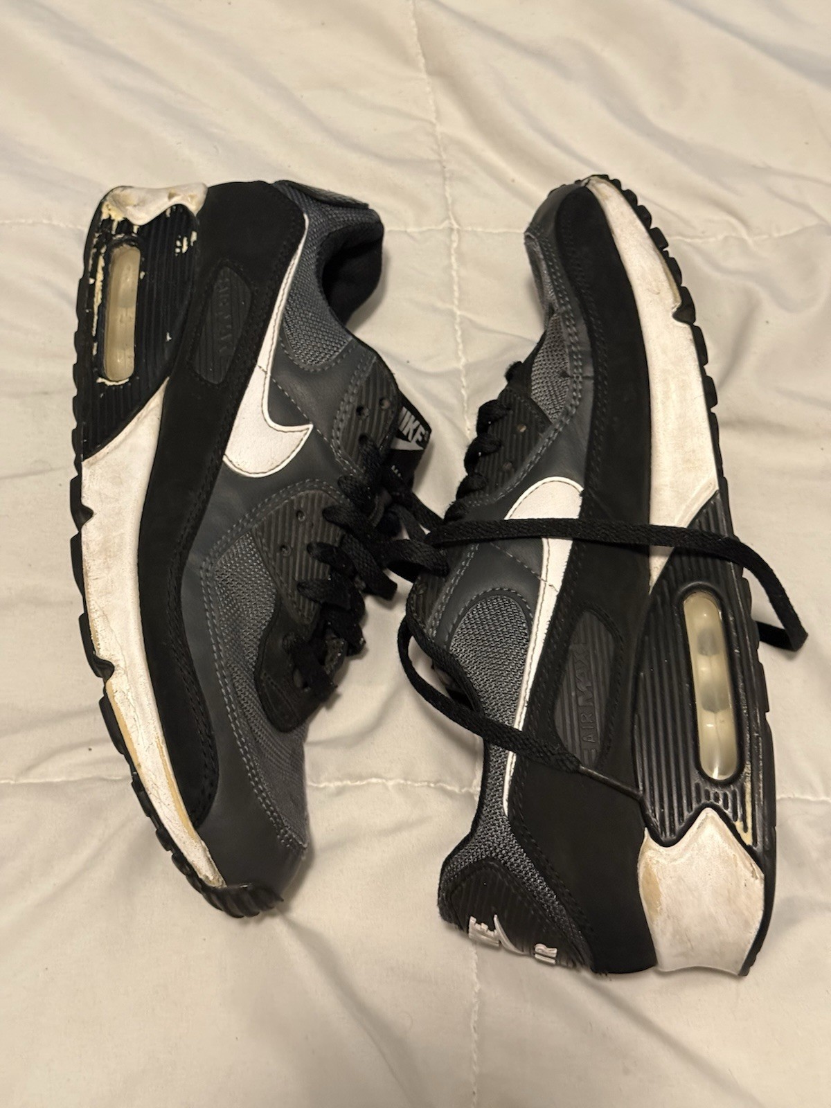 Nike Air Max Men’s Low Top Lace-Up Sneakers Black/Gray/White Rubber Sole