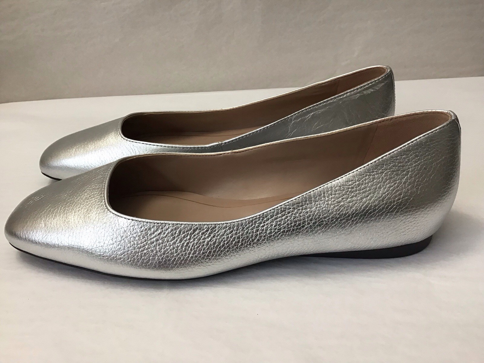 New Naturalizer Chelsea Size 11 Wide Leather Flats Pewter Silver Metallic (N70)