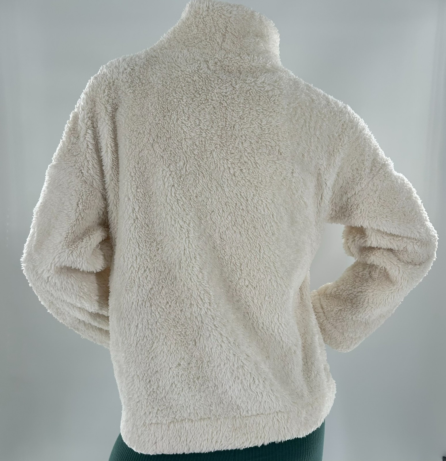 GAP BODY Sherpa Fleece Pullover Comfy Fit with Loose Turtleneck Womens Small