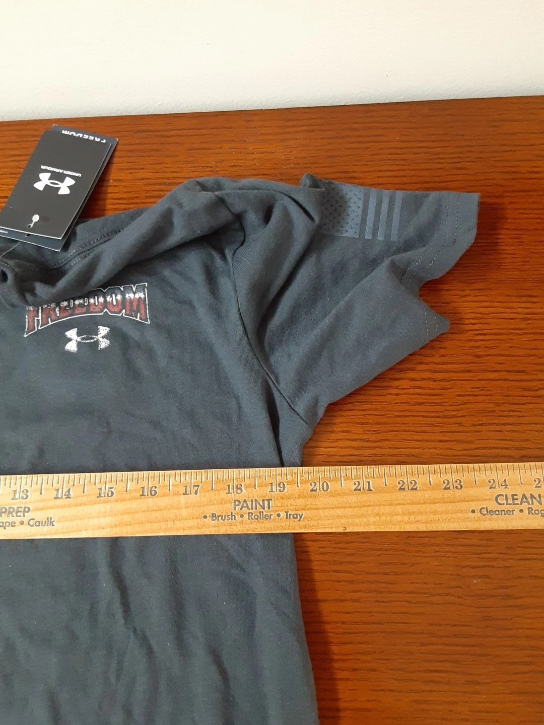 Under Armour UA Shirt Mens Medium Grey Freedom Eagle T Graphic Tee USA Flag New