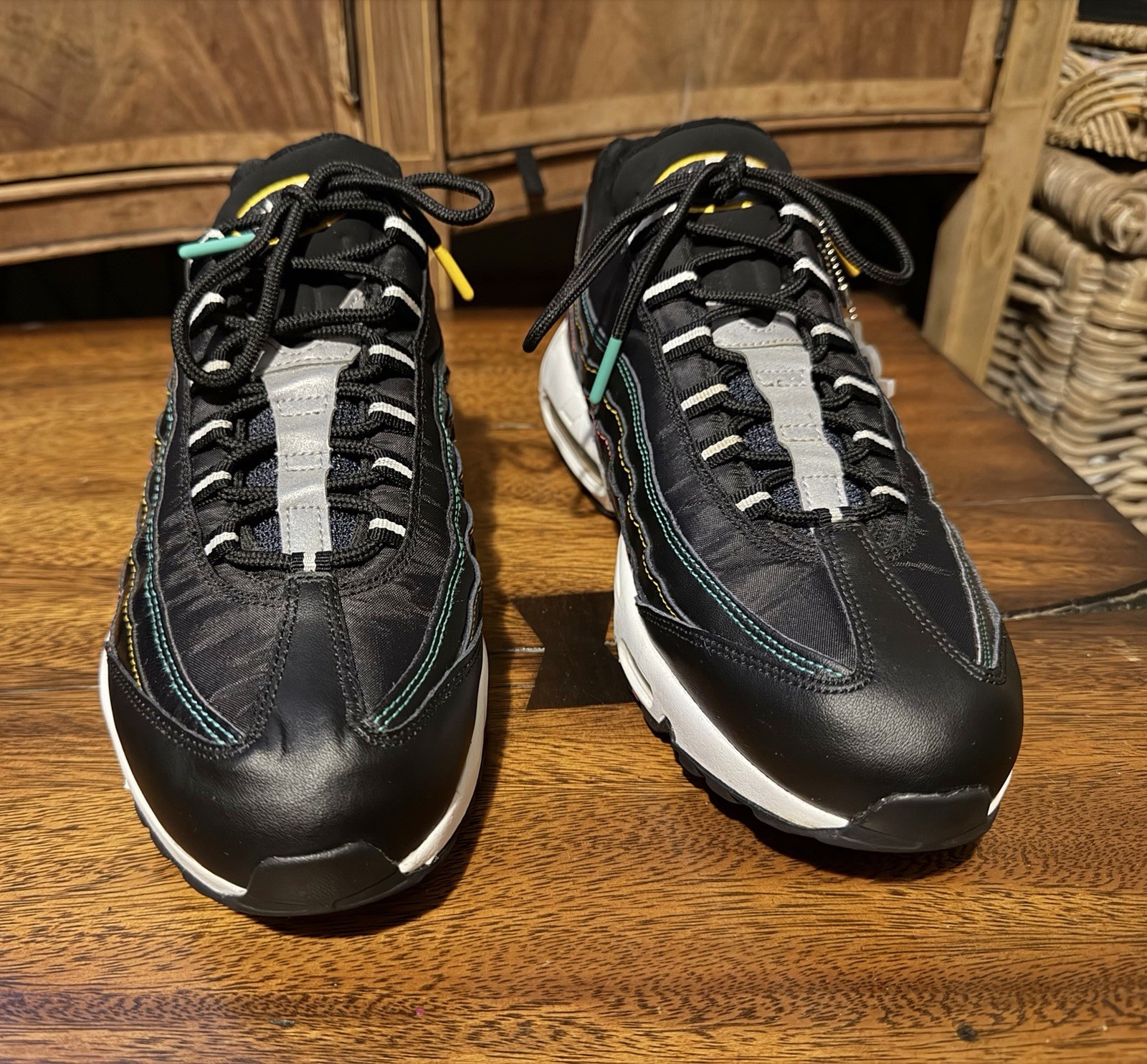 Nike Air Max 95 Se Windbreaker Black-Flash Crimson Sz 11 [AJ2018-023]