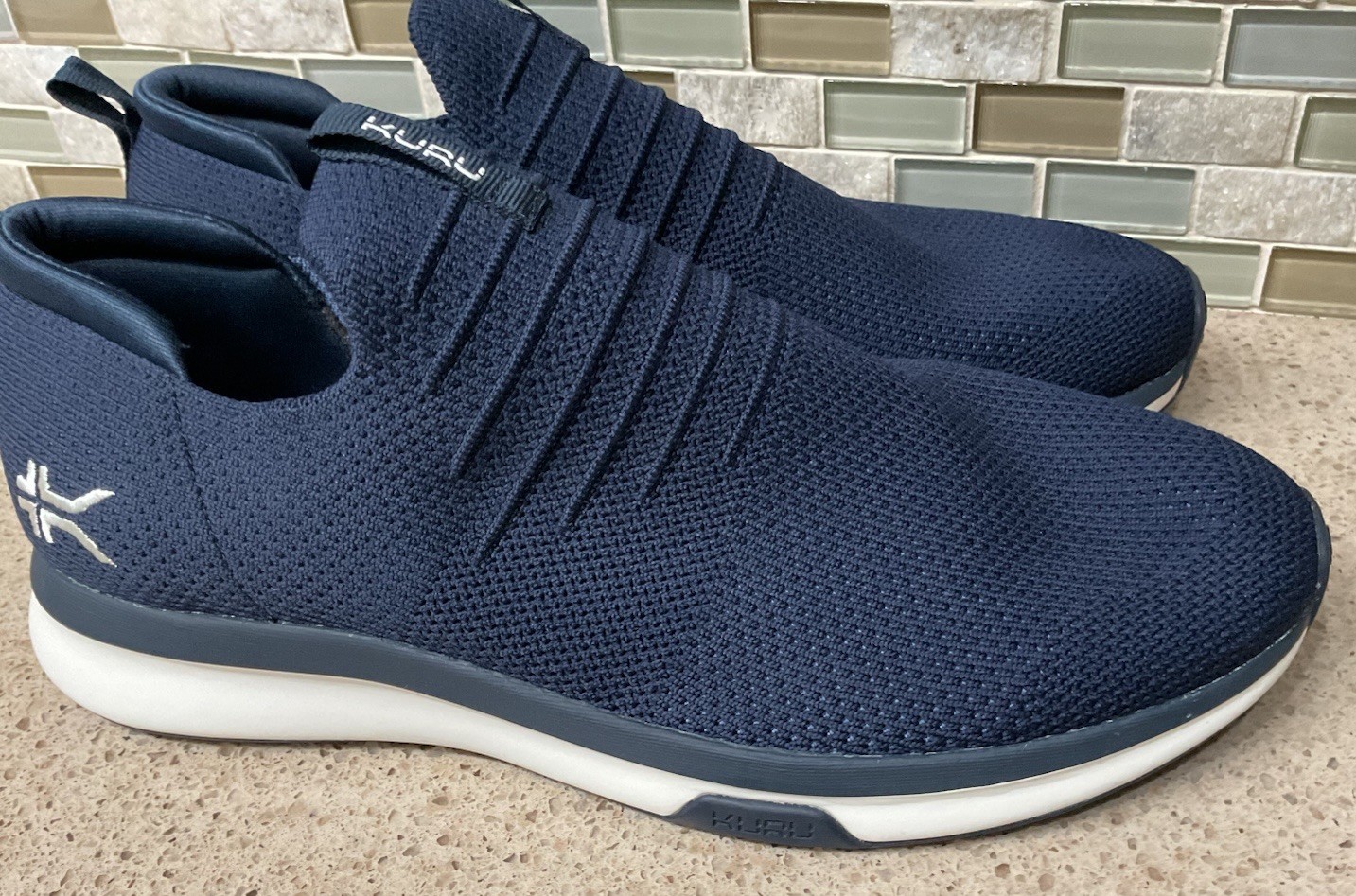 Kuru Atom Men’s Slip-On Blue Sneakers Size 11 Knit Everyday Travel Seamless EUC
