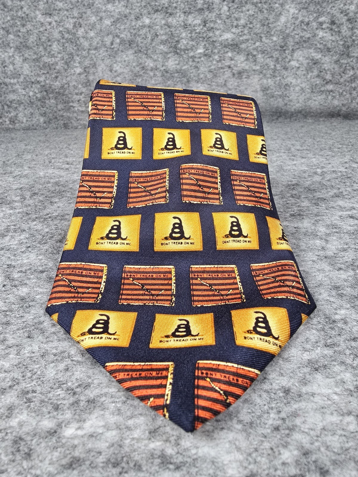 Museum Artifacts 100% Silk Tie Don’t Tread On Me Glasden Flag Rattlesnake 2A