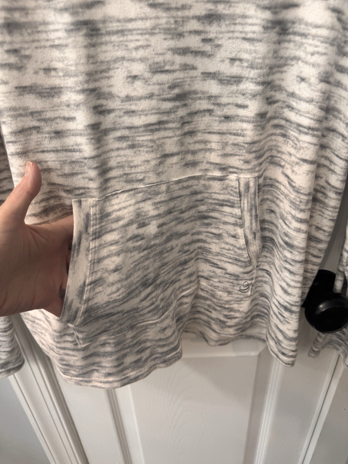 Cuddl Duds Women’s M Grey Marled Long Sleeve Pullover Top Kangaroo Pocket Soft