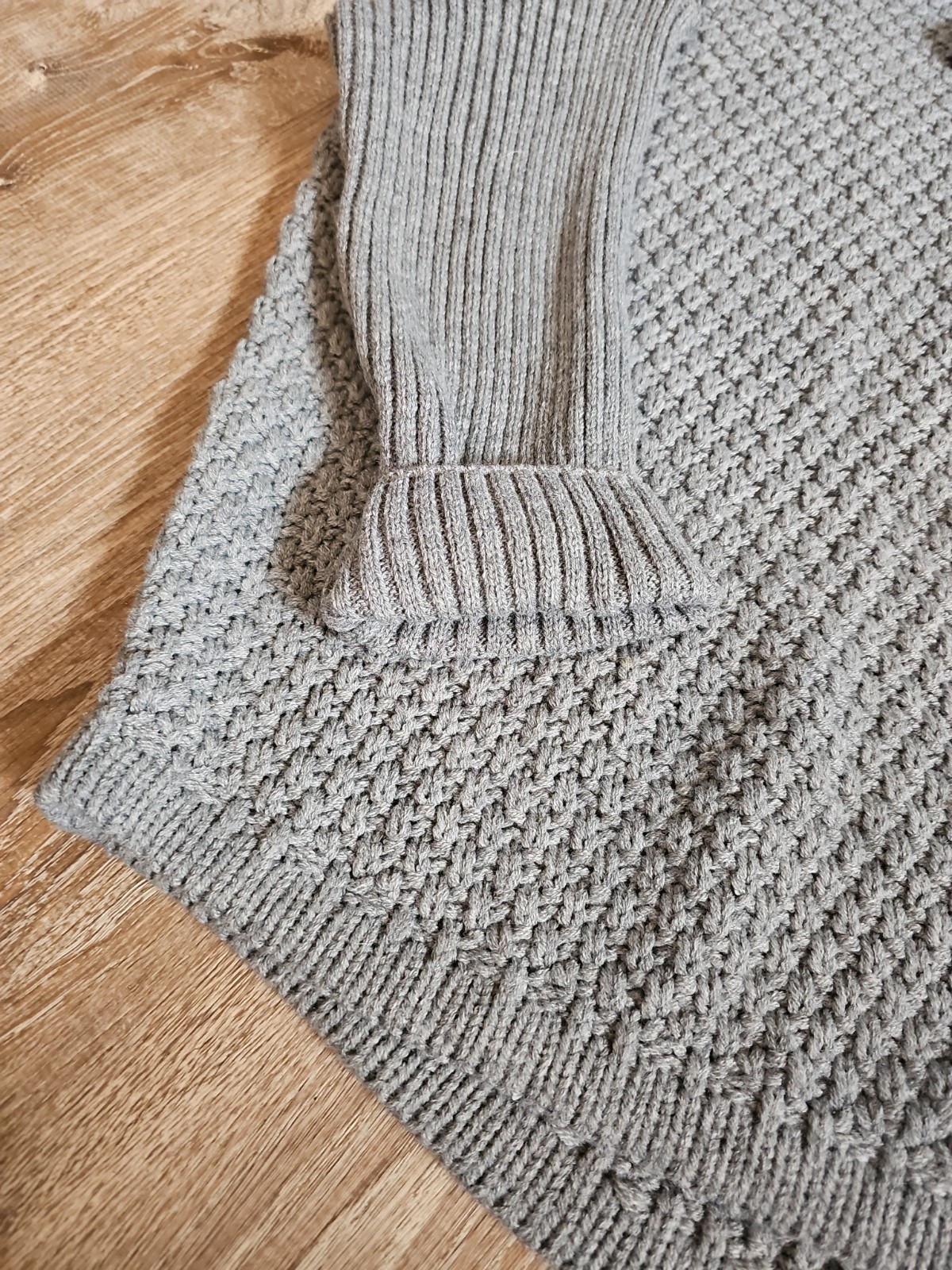 Doe & Rae Women’s Size S Slouch Contrast Cable Knit Gray Cowel Neck Sweater *NWT