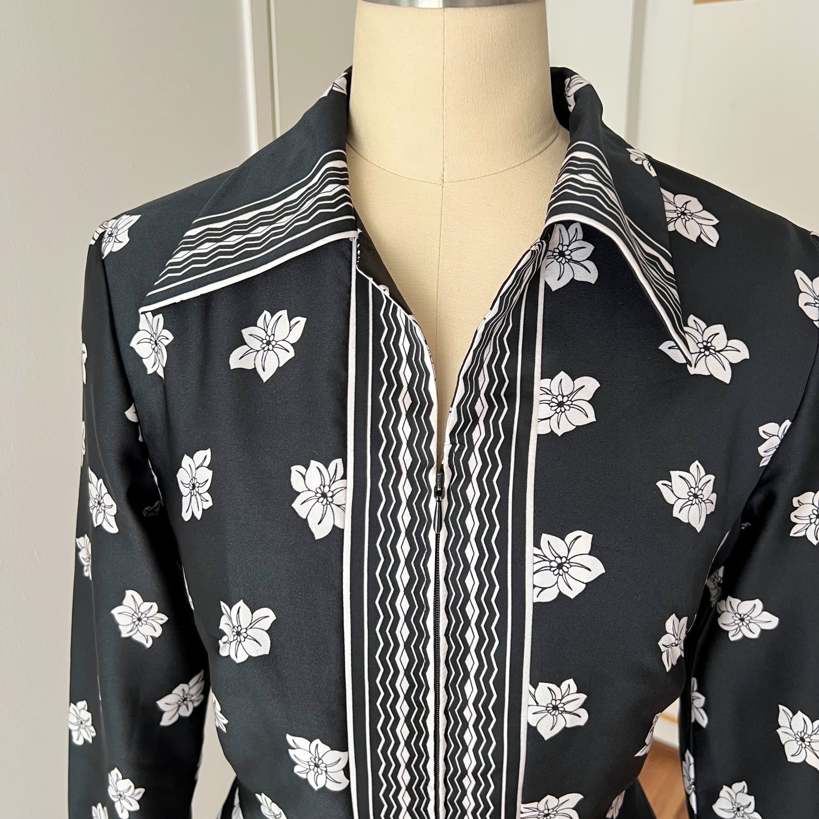 1970s TREVIRA Dagger Collar Floral Shirt Dress Border Print Long Sleeves Midi 42