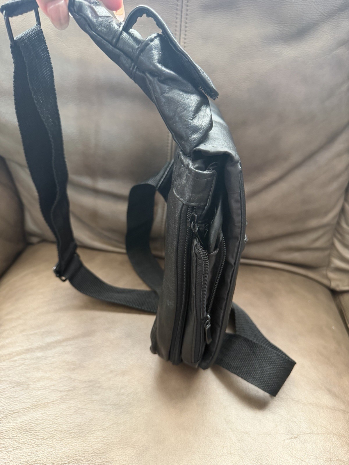 Baggallini Black Crossbody Bag Zip & Magnetic Closure Adjustable Strap Pockets