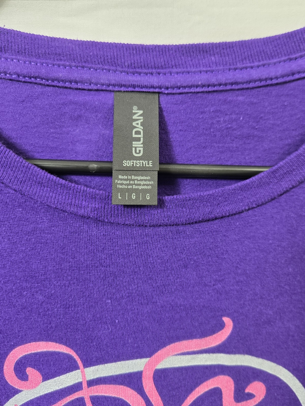 Y2K Gildan Softstyle Purple Graphic Print Men’s Crew Neck Short Sleeve T-Shirt L