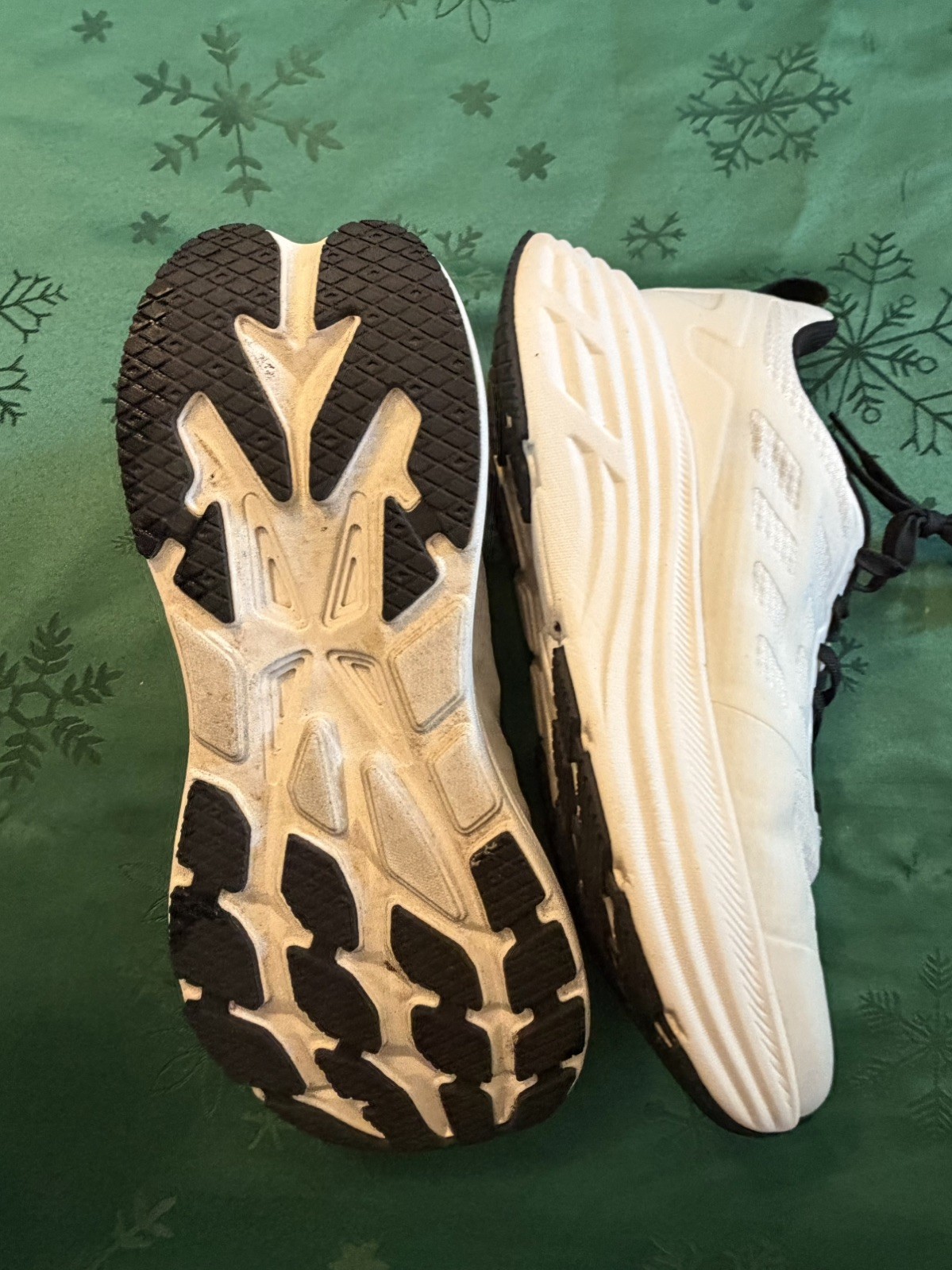 Women’s off White Super Comfy Nortiv8 Tennis Sz 8.5