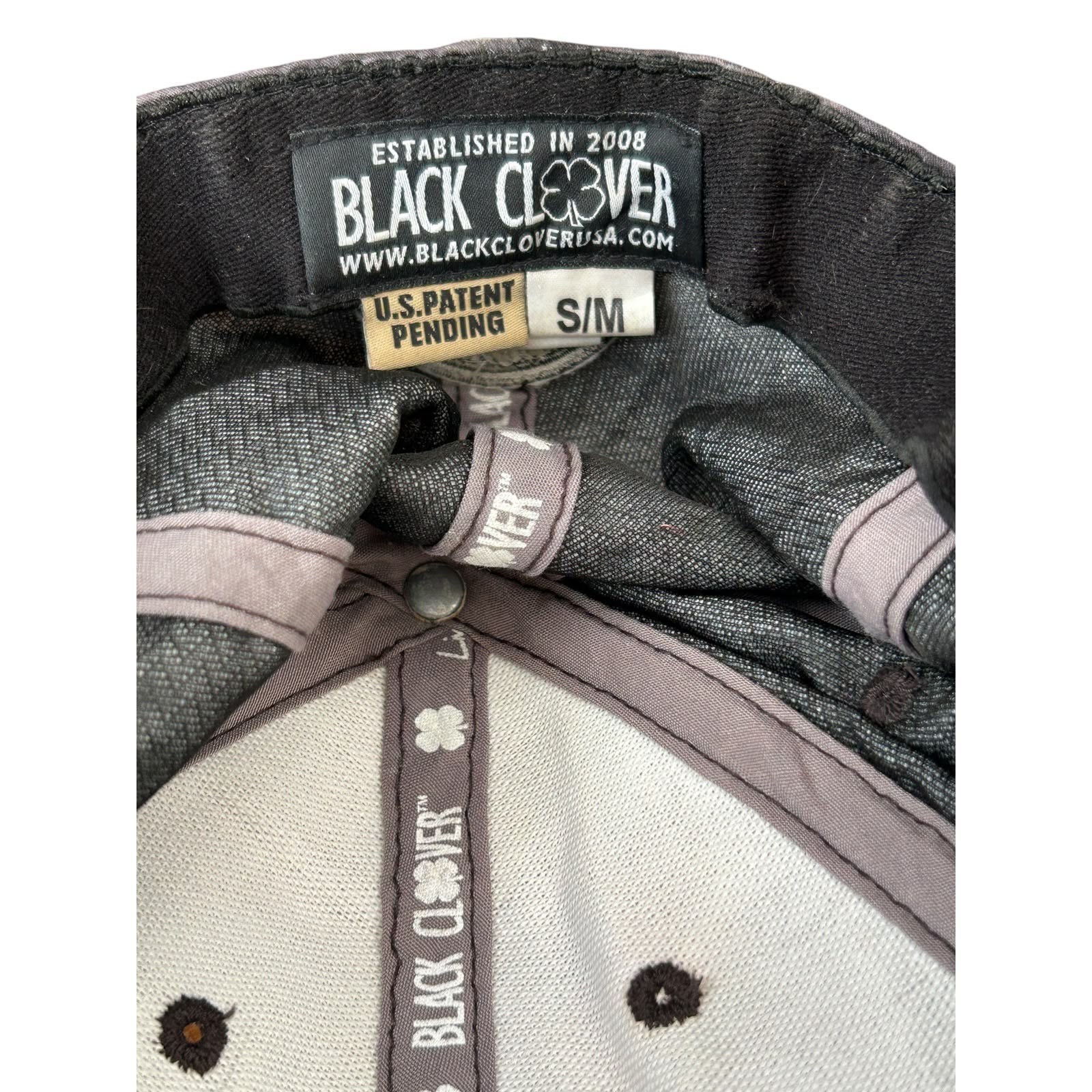 Black Clover Luck Memory Fit Flexfit Baseball Cap Gray Heather S/M Golf Hat