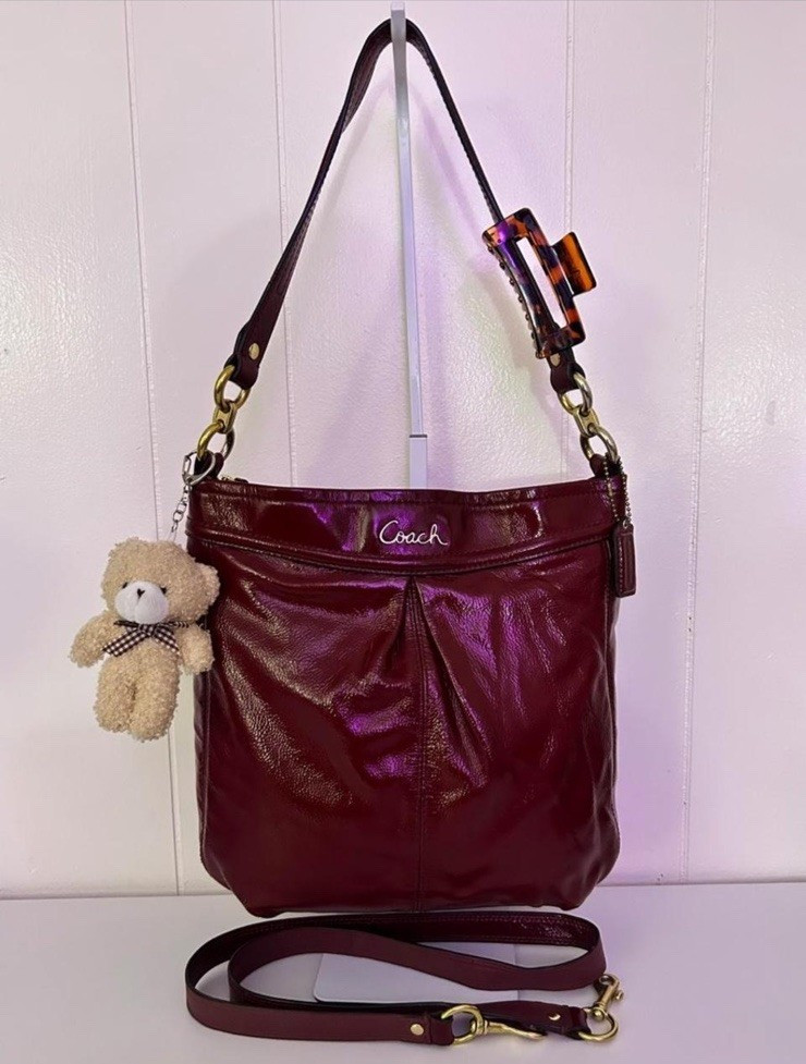 Coach Burgundy Patent Shoulder Bag Zip Gold Hardware Charm Detachable Strap 🍒