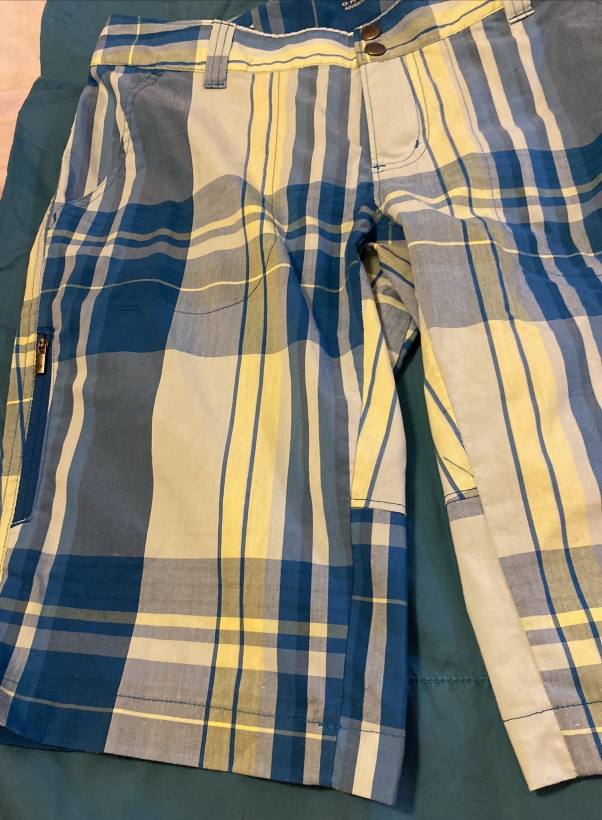COLUMBIA Bermuda Shorts Women’s Sz 10 OMNI-wick Plaid Greens Yell Outdoor W 32”