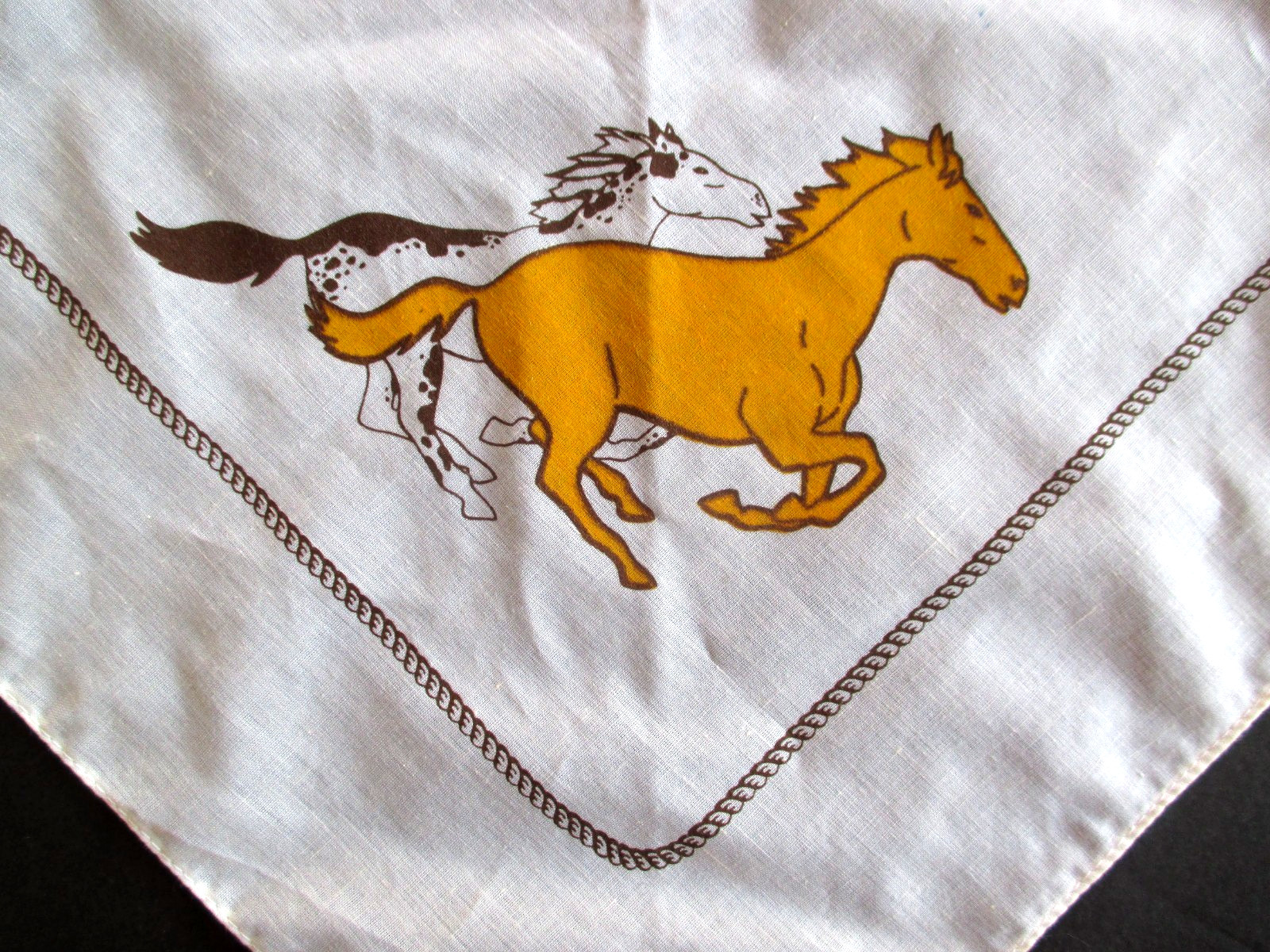 Vtg RODEO COOKIE SCARF ~ 20.5″ x 22″ BANDANA ~ Galloping Horses