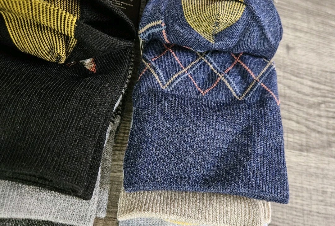 Lot of 3 GOLDTOE Men’s 3 Pair Assorted Crew Dress Socks Size 6-12.5 NWT Dog Boat