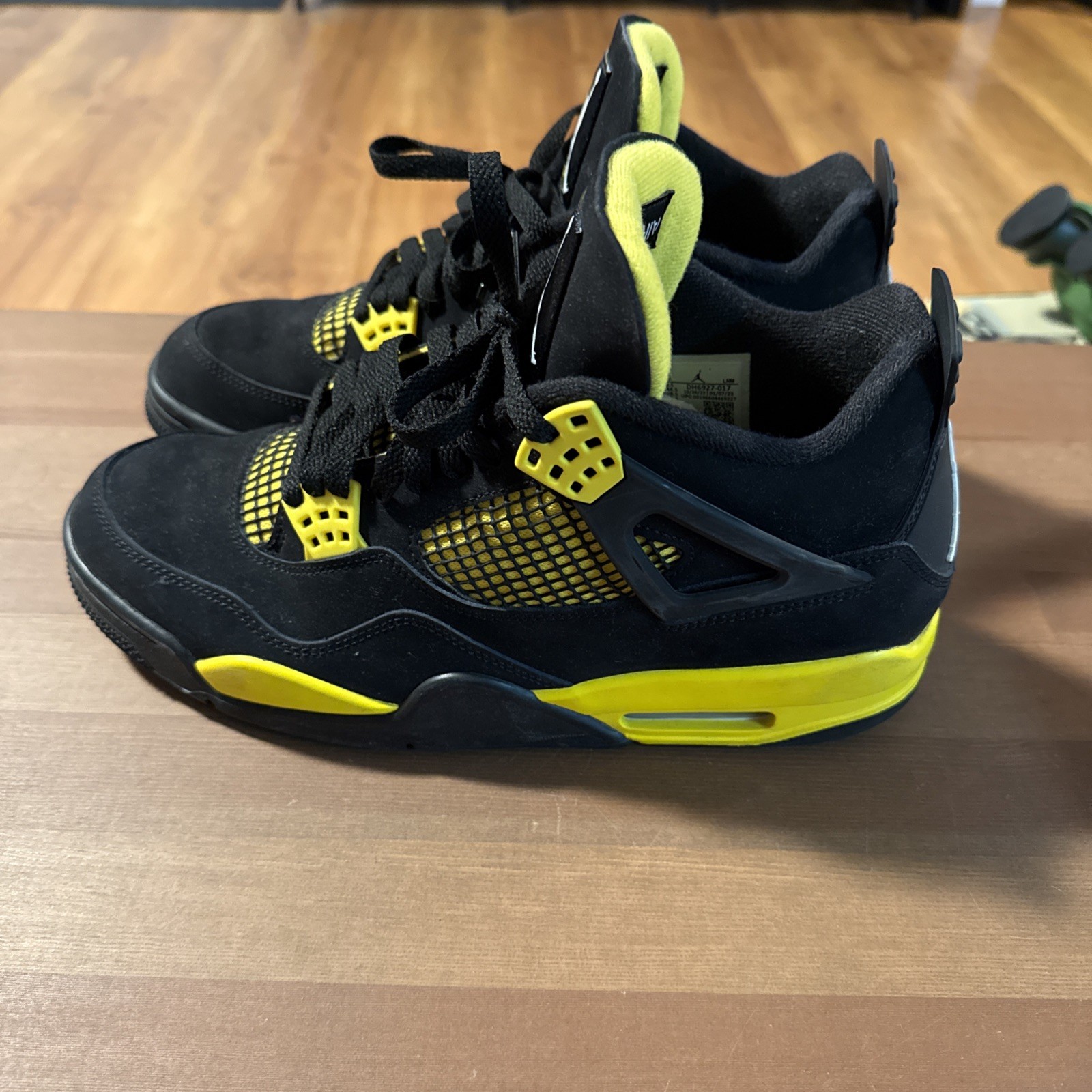 Air Jordan 4 Retro Thunder 2023 Mens Size 10.5 DH6927-017 No Box