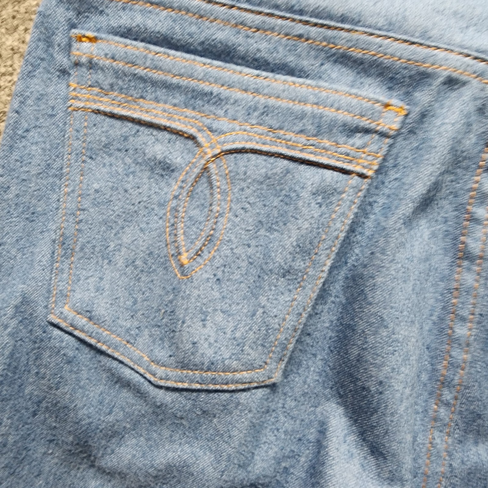 Vintage 70s Levis Light Wash Mens Boot Cut Denim Jeans Brown Leather Tab 34X29