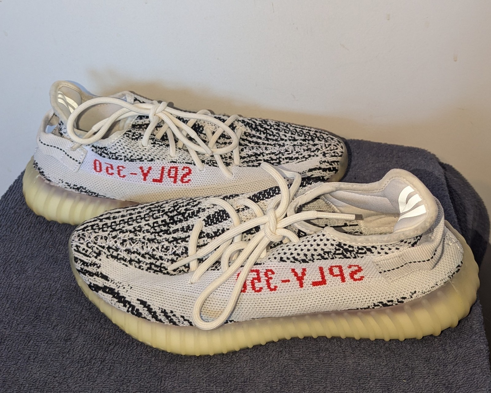 Adidas Yeezy Boost 350 V2 Zebra Mens Size 8.5 CP9654 White Black Red