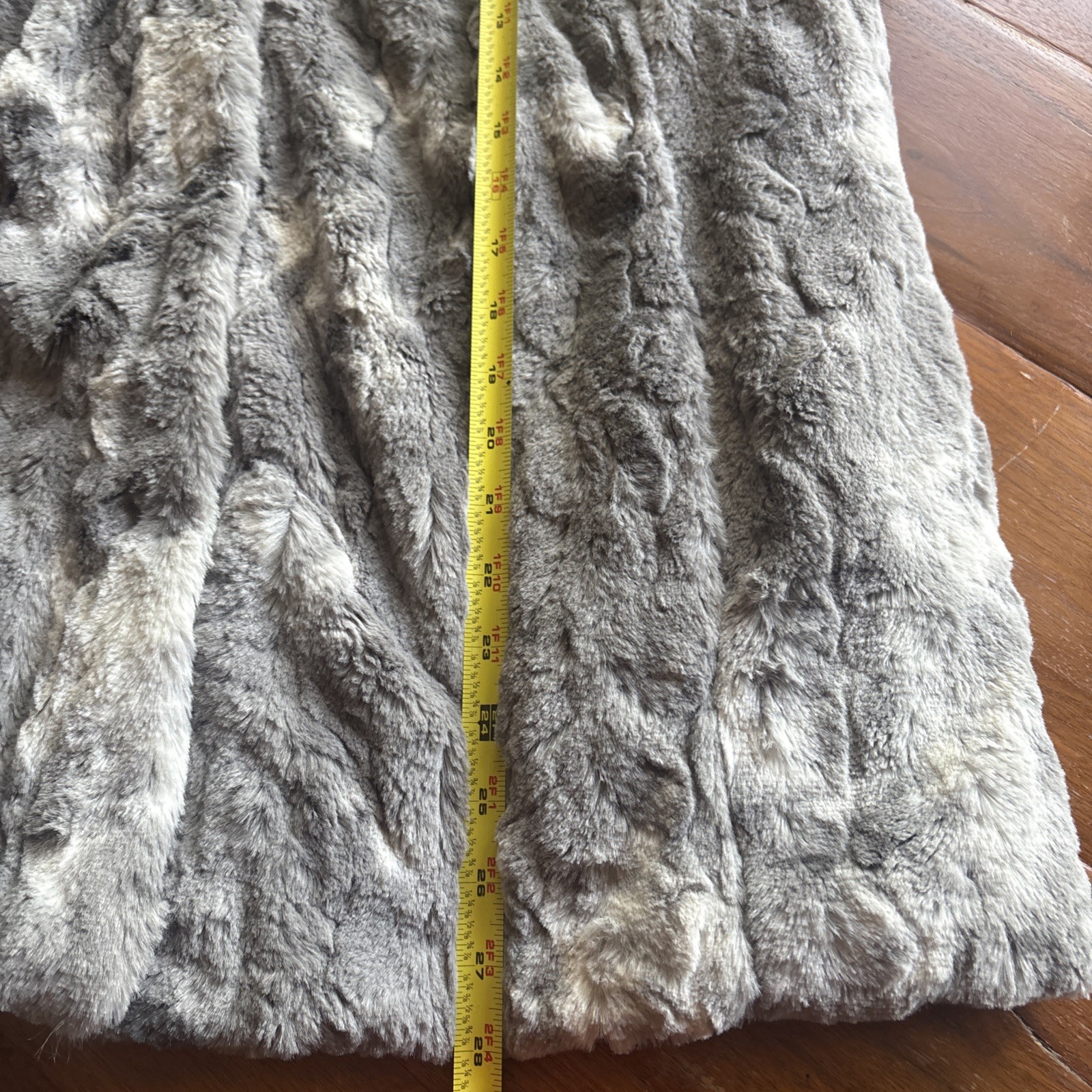 NWOT Dennis Basso Snap Front Faux Fur Hooded Vest Textured Gray Size Large Lined