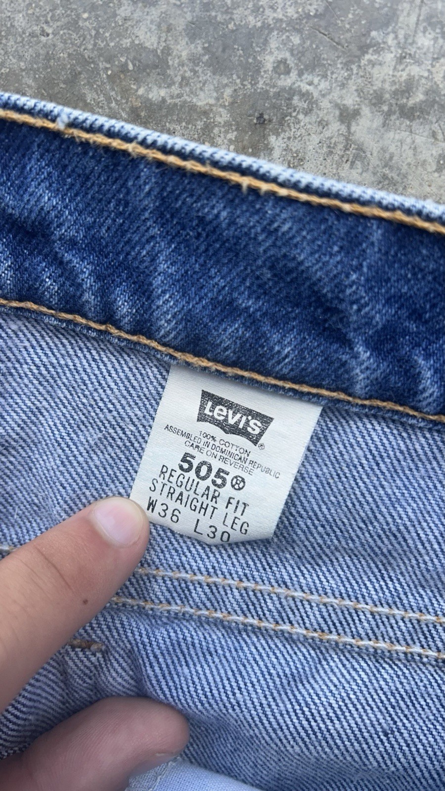 Vintage 90’s Levis 505 dark wash straight leg jeans size 36×30