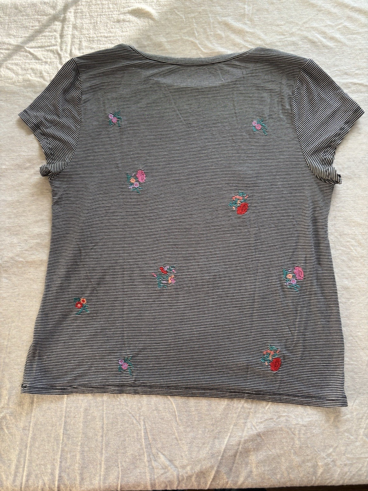 AMERICAN EAGLE Black & White Striped Floral Embroidered Tee Size M Soft & Sexy