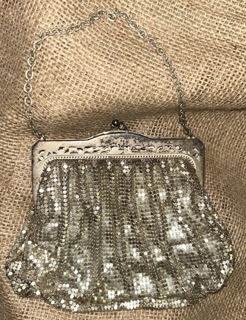 VTG Whiting & Davis SILVER MESH CHAIN BAG Kisslock Purse 6.5”W 10.25”T Lined USA