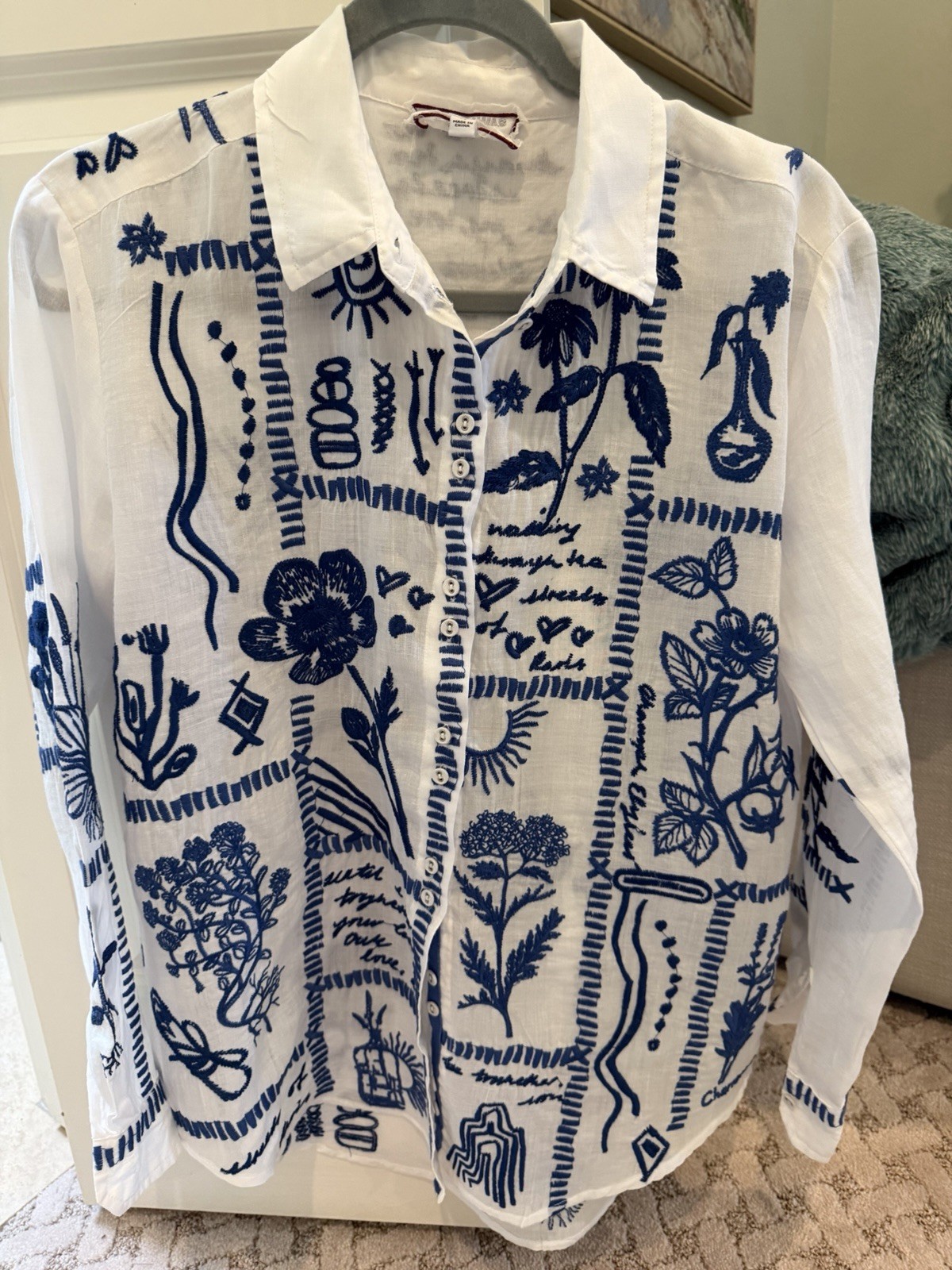 Johnny Was XS White/Blue Floral Collared Long Sleeve Ramie Button-Up Top