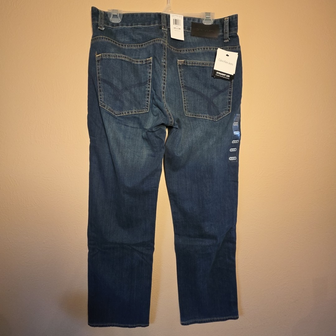 NWT Calvin Klein Men’s Straight Leg Jeans 32×30 Dark Wash Sits Below Waist