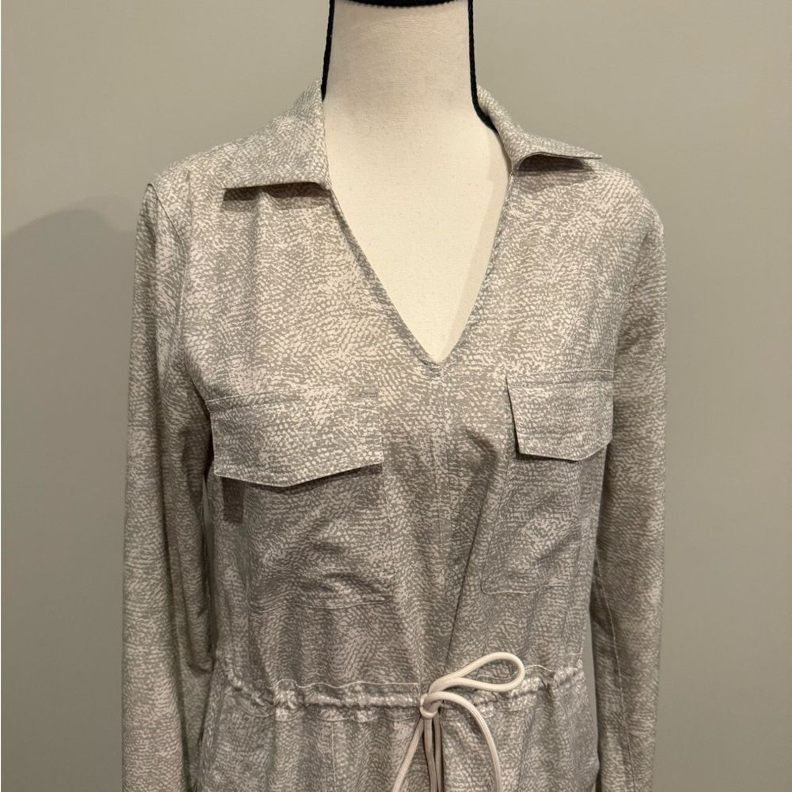 Athleta | Zuma Light Gray Long Sleeve athletic dress size XS