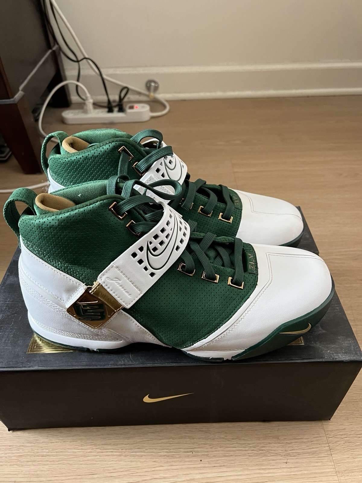 Nike Zoom LeBron 5 Gorge Green Metallic Gold Size 11