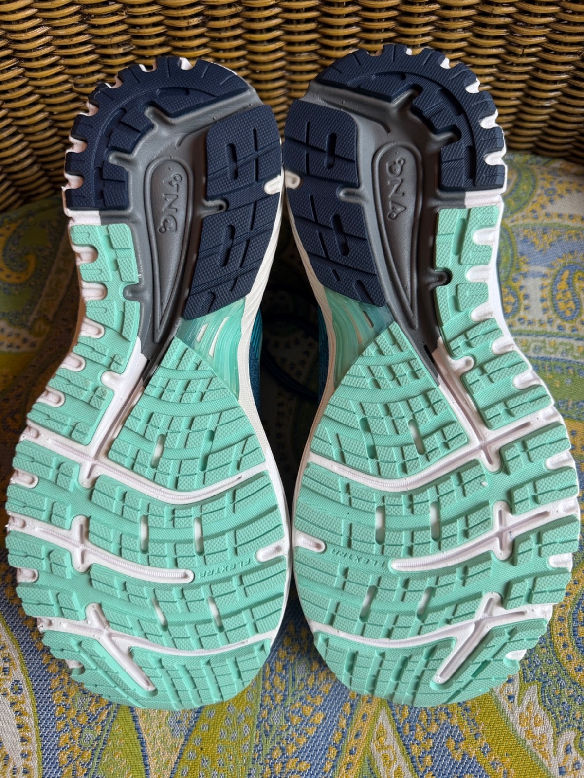 NEW BROOKS ADRENALINE GTS 18 *NAVY* TEAL * GREEN* RUNNING SHOES *WOMENS *SZ 9M*!