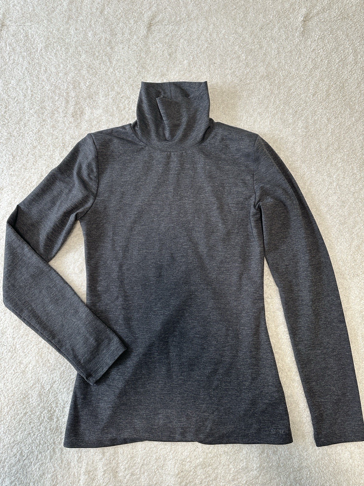 Aritzia Contour Gray Solid Turtleneck Long Sleeve Jersey Top Women’s M