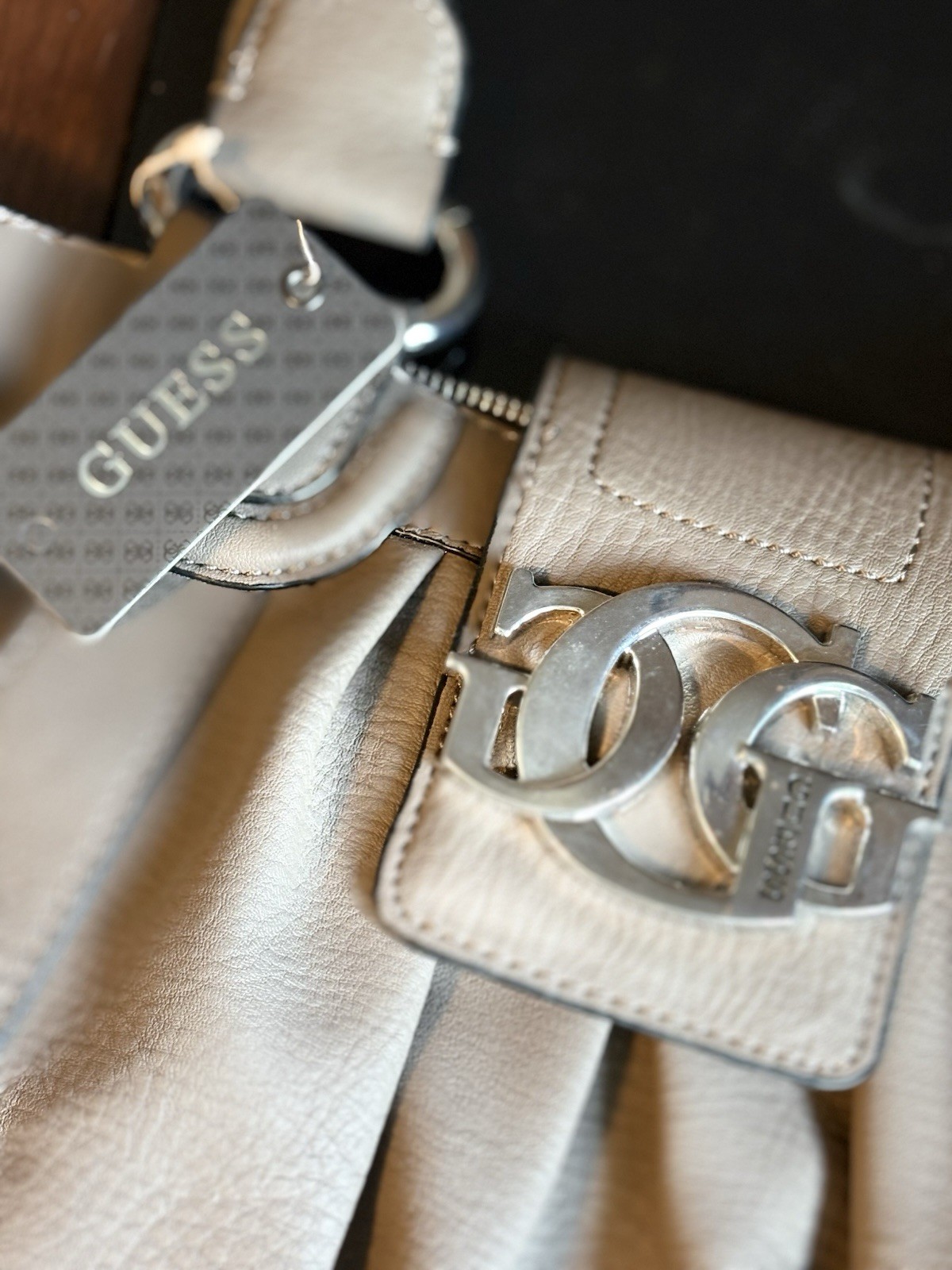 GUESS Women’s Handbag Tapue