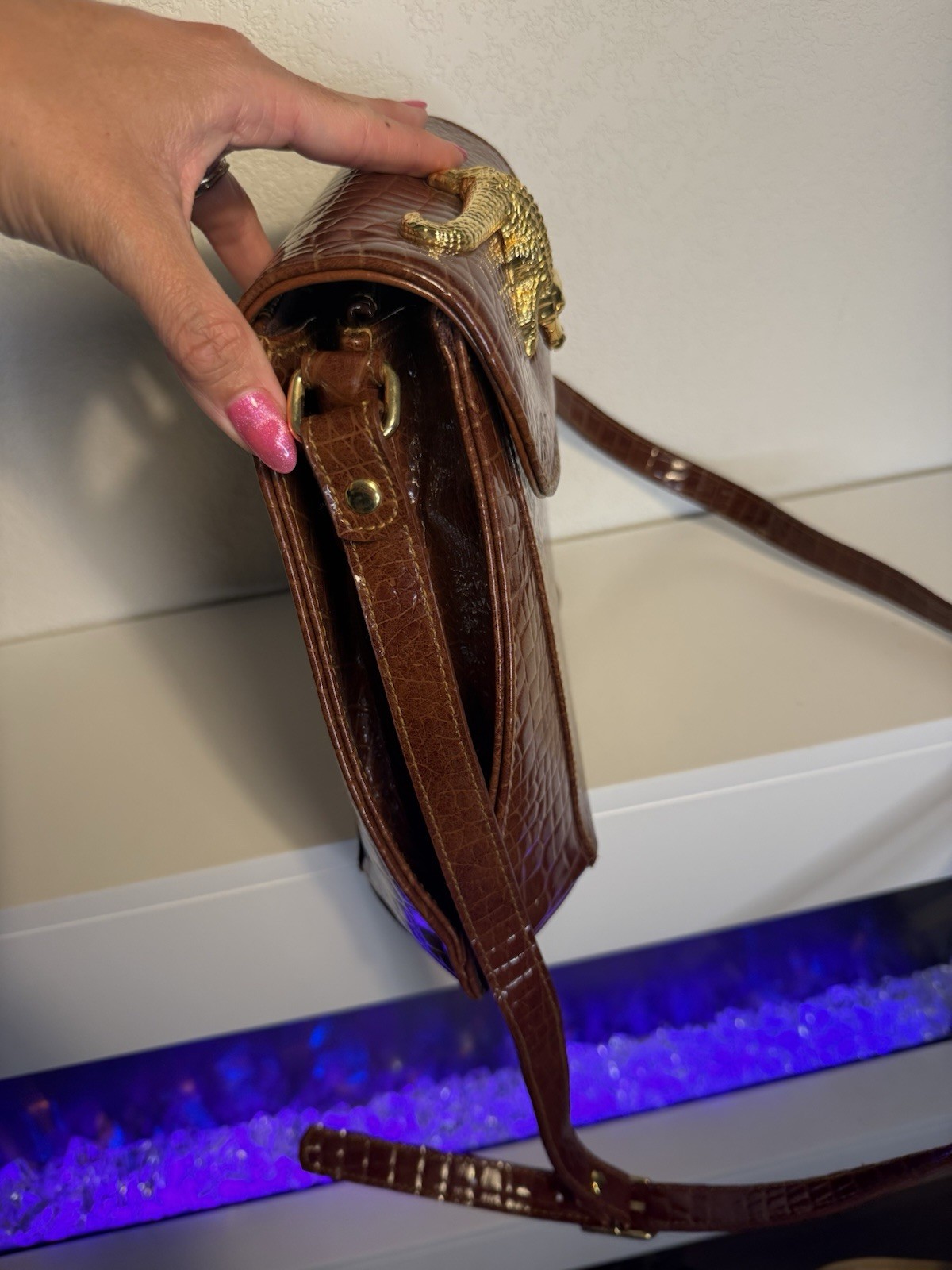 Sasha vintage Brown Croc Embossed Crossbody Bag Gold Hardware Buckle Accent Snap