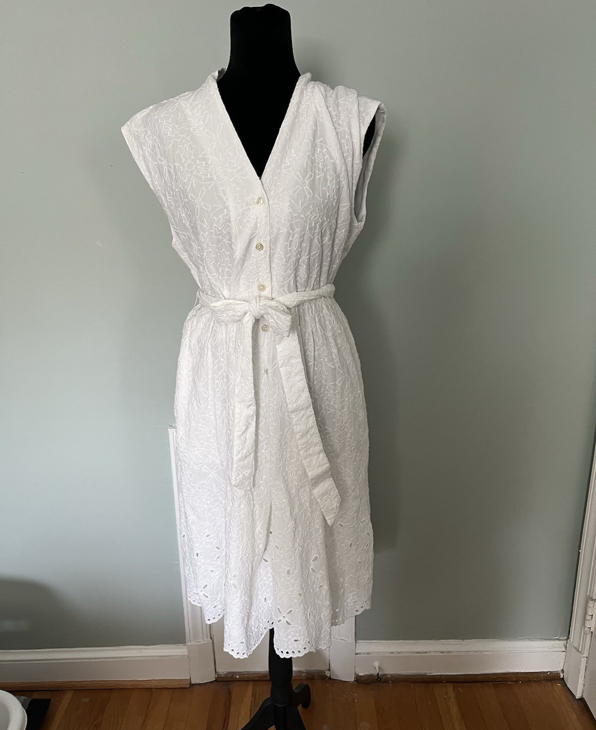 MG White Embroidered Eyelet Shirt Dress V-Neck Cap Sleeve Belted Lined M