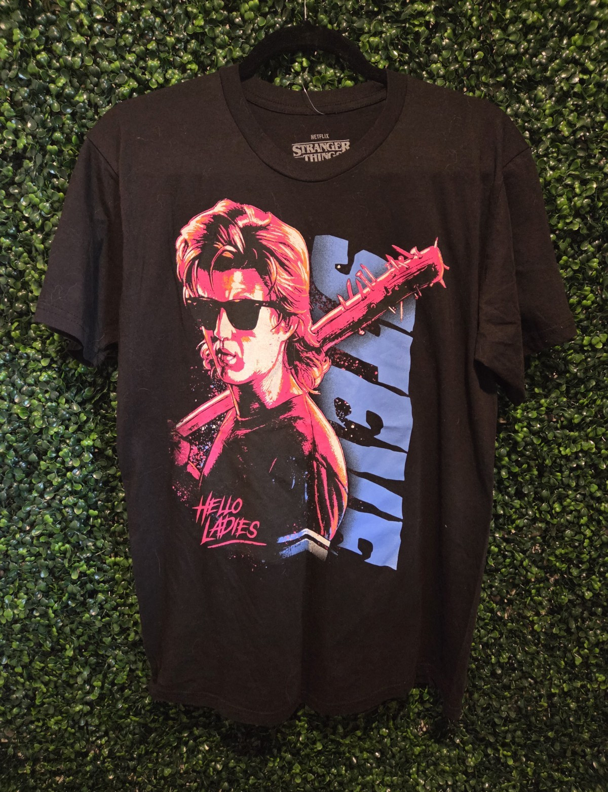 Netflix Stranger Things Steve Hello Ladies Men’s Black Graphic Tee Crew Neck M