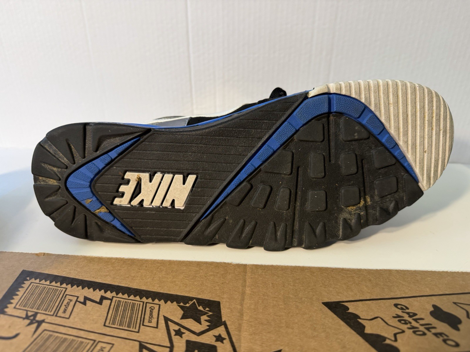 Nike Air Men’s Low Top Lace Up Sneakers Black/Blue/Silver/White 488059-010