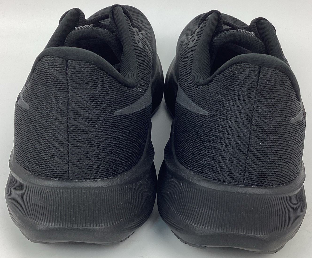 ASICS Men’s VERSABLAST 4 Running Shoes Black Carrier Gray Size 9.5