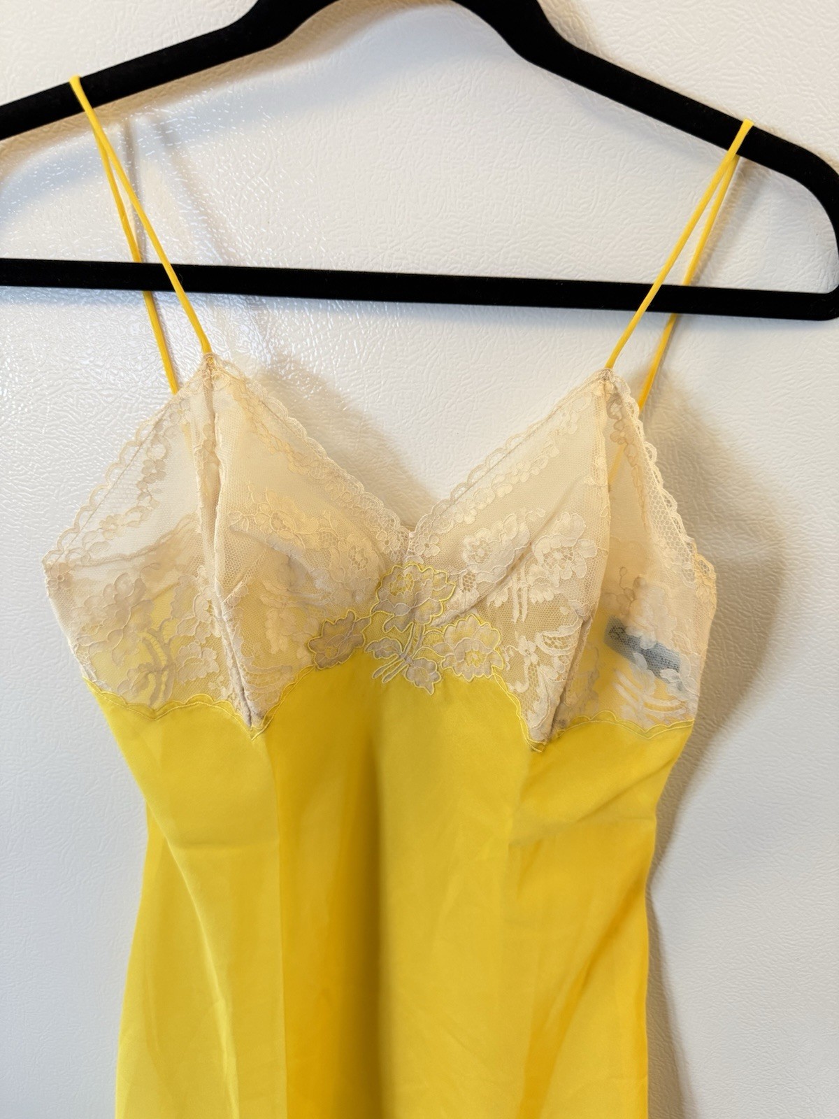 Bali Fischer Vintage Canary Yellow Beige Lace Polyester Full Slip Size 32 NWOT