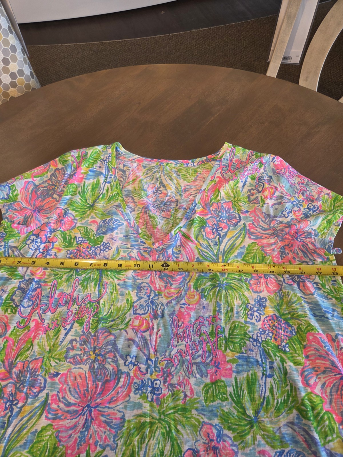 Lilly Pulitzer Women’s 2XL Etta T Shirt With Aloha LILY Pattern