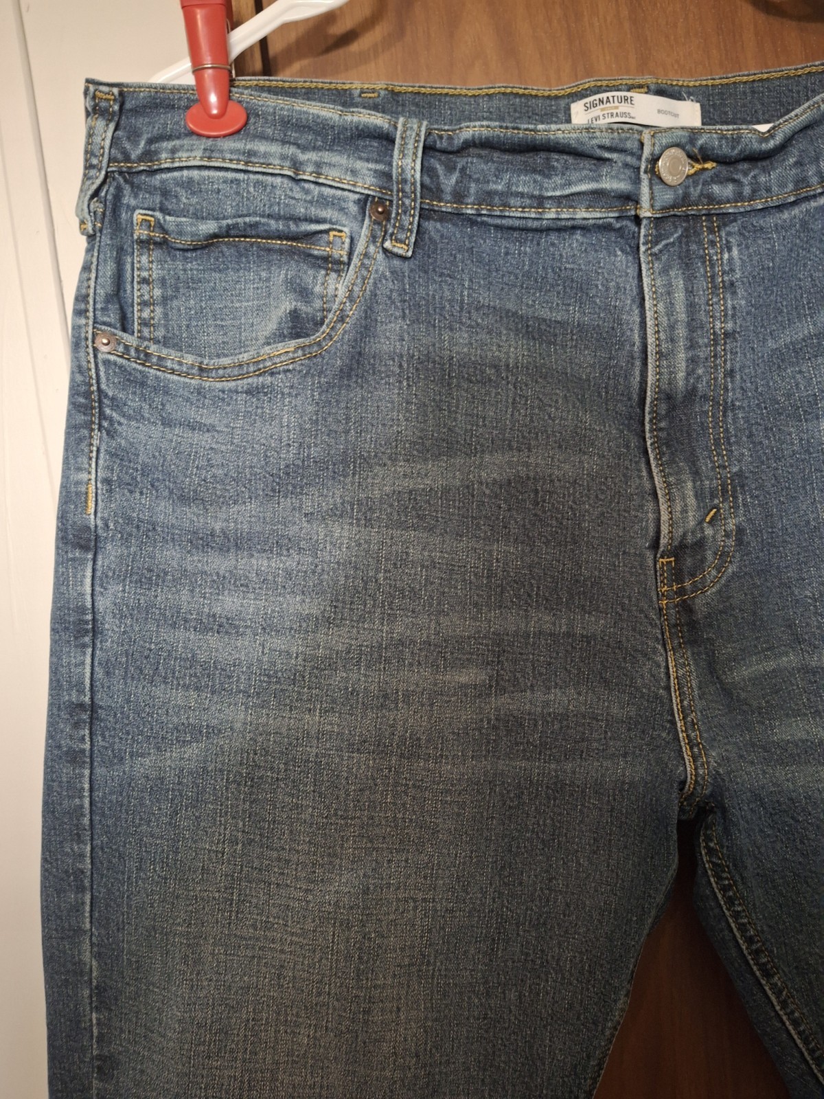 Signature by Levi Strauss Women’s Bootcut Blue Jeans Medium Wash 5-Pocket