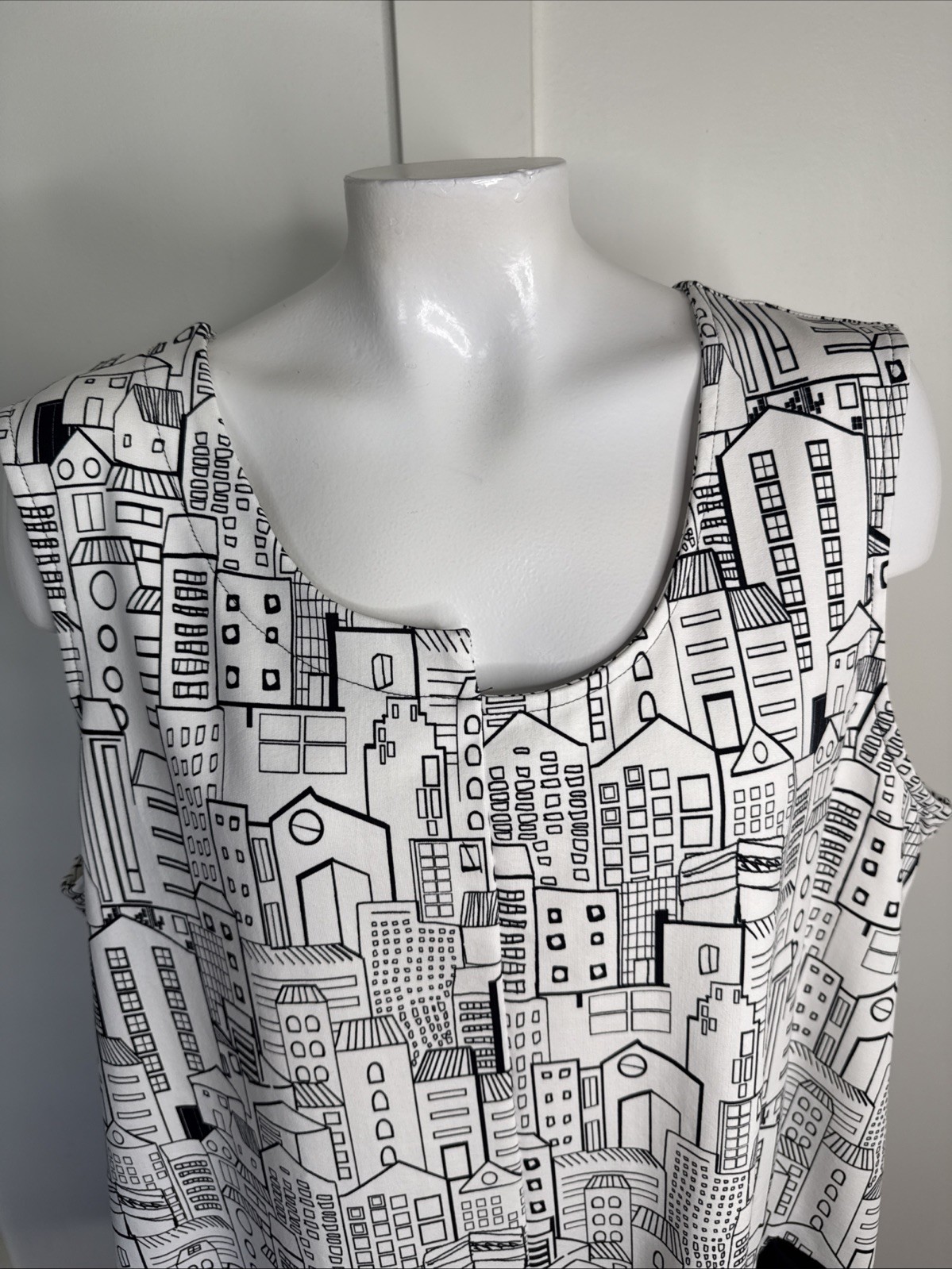 Compli K Women XXL Black White House Print Sleeveless Tunic Top Pocket Polyester