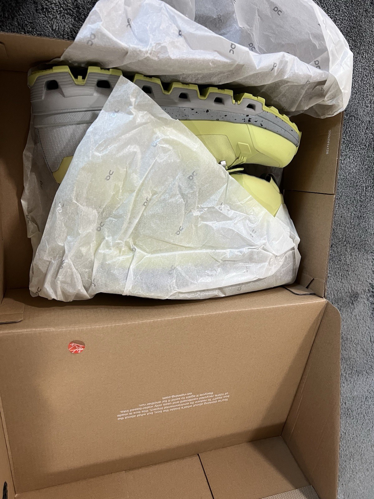 On Cloudtrax Waterproof Hiking Boot Sneaker Running Glacier/ Zest Men 8/women9.5