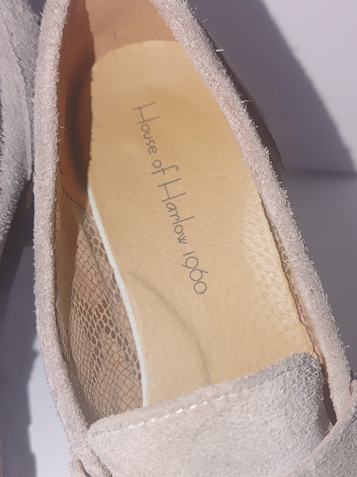 House of Harlow 1960 Womens 8.5M Suede Taupe Leather Penny Loafer Lug Sole Shoes