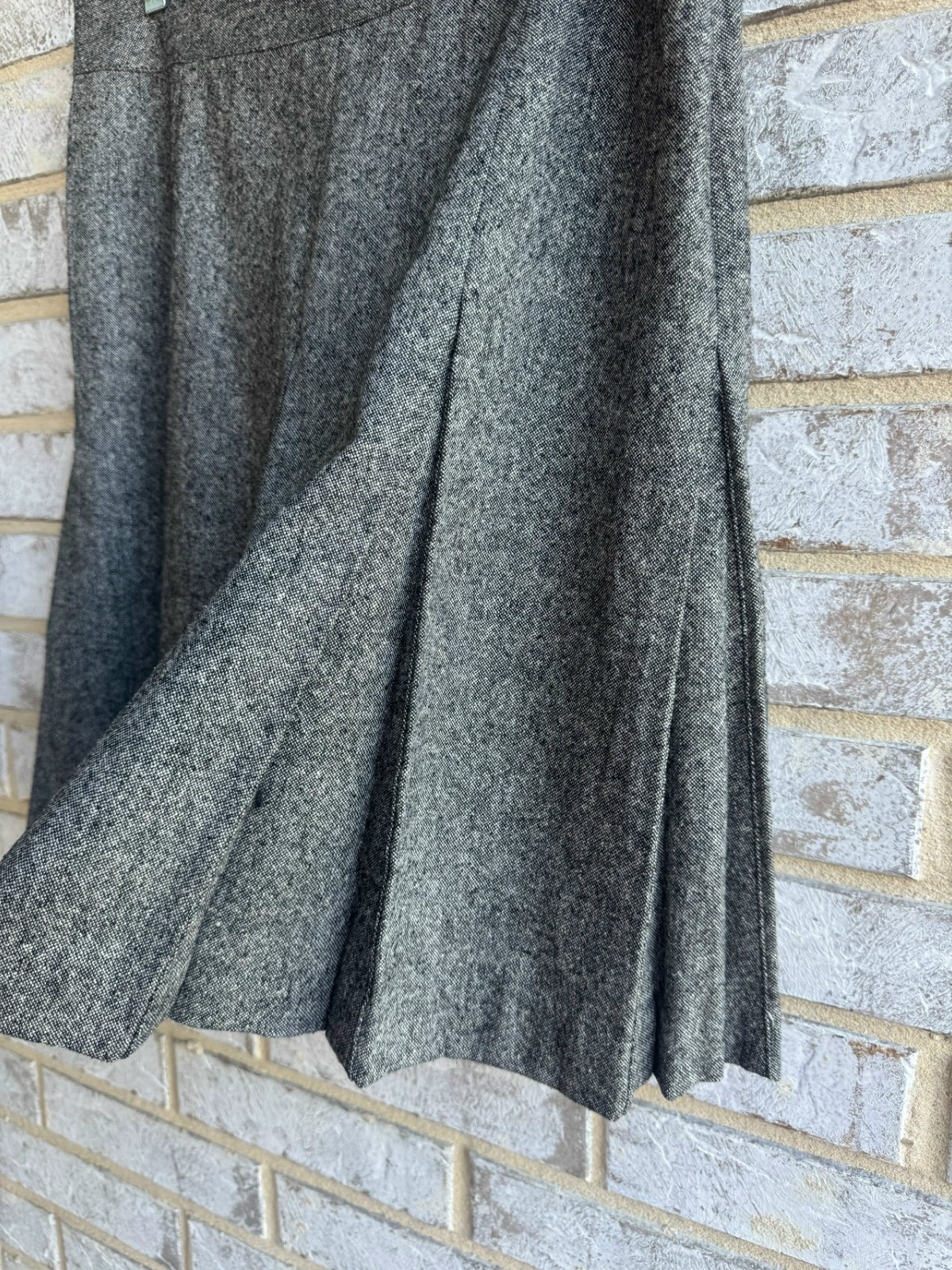 Tommy Hilfiger Vintage Wool/Silk Blend Pleated Gray Skirt Women’s Size 10