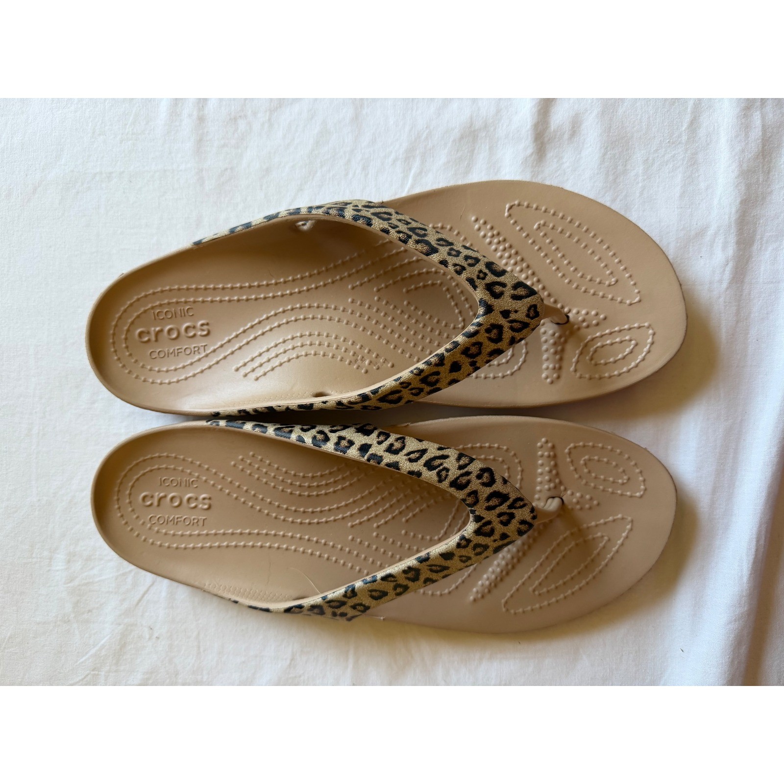 Crocs Kadee II Leopard Print Flip Flops Tan Womens Size 9 Sandals Summer