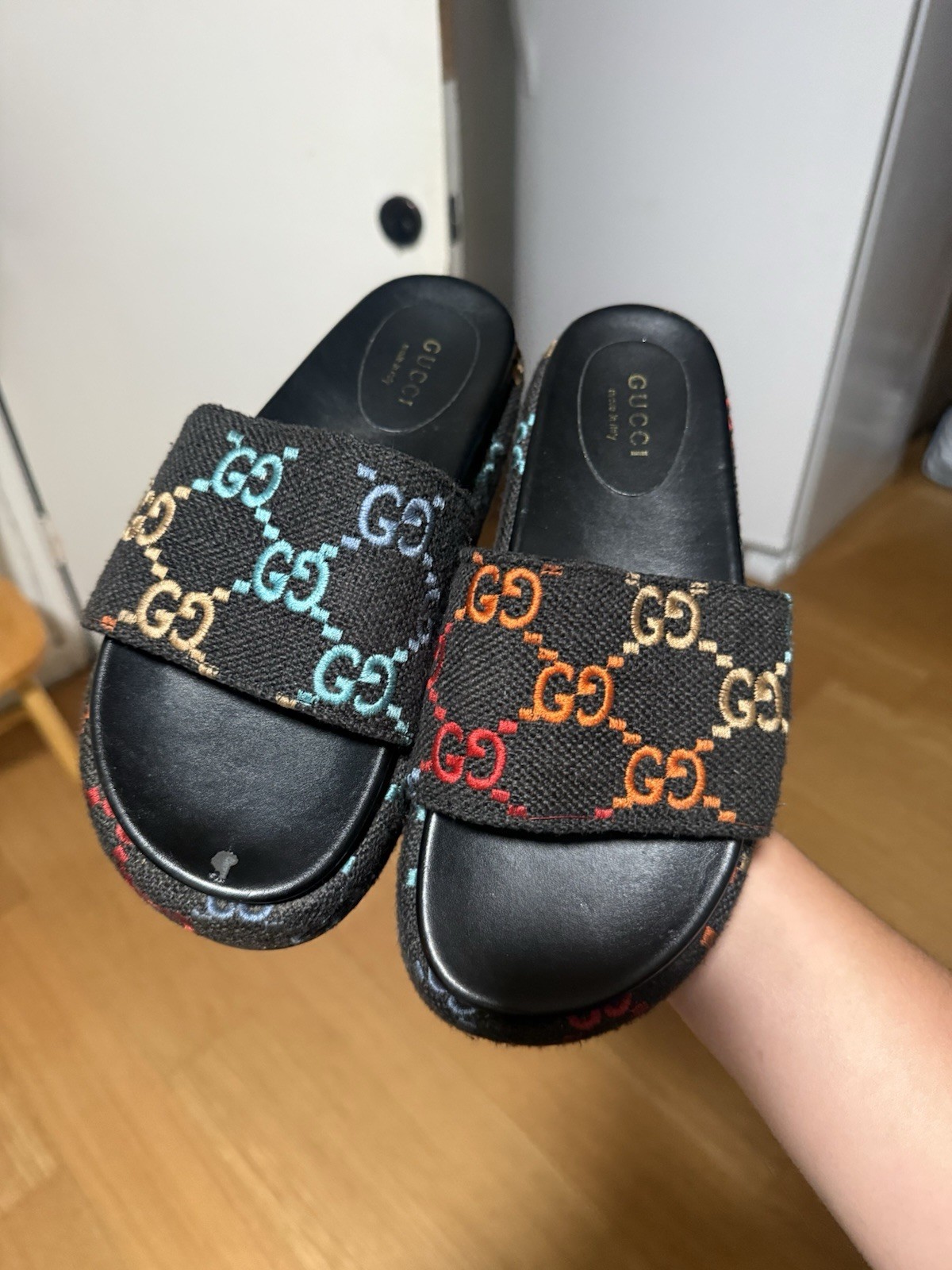 Gucci Women’s GG Logo Slide Sandals Black/Multicolor Rubber Slip-On US 10