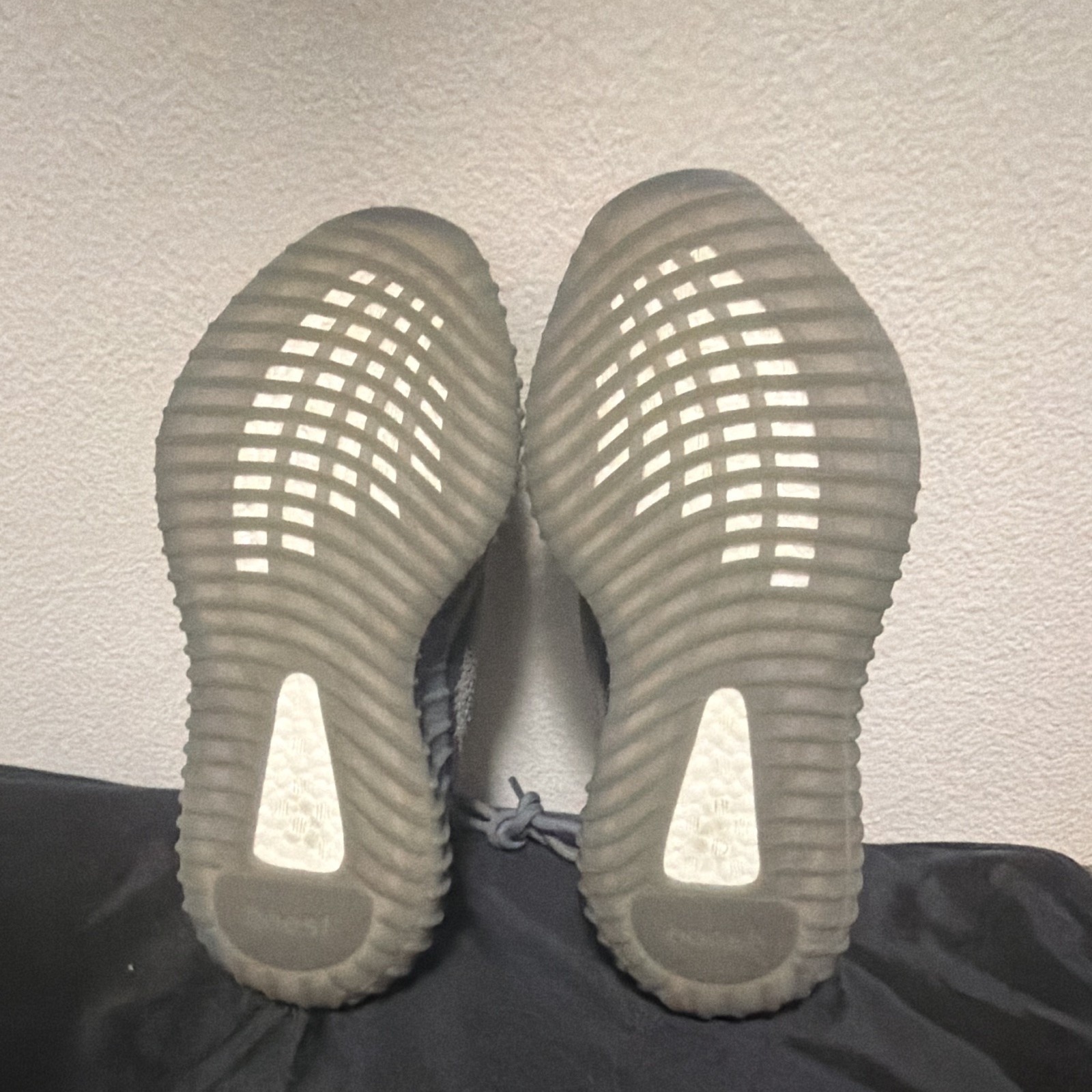 adidas Yeezy Boost 350 V2 Beluga 2.0 Primeknit Low Top Lace-Up AH2203