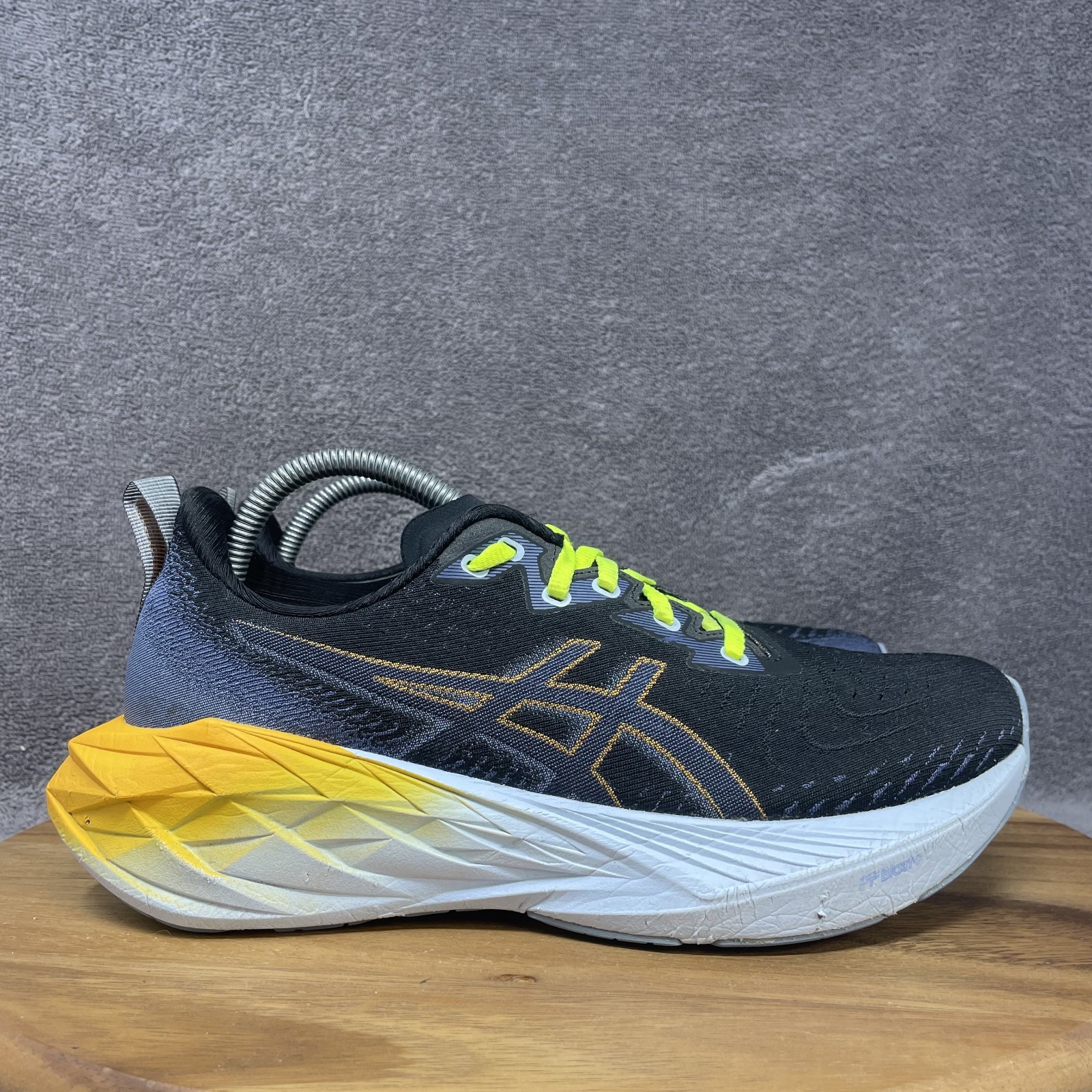 ASICS Novablast 4 Men’s Size 8 Shoes Black Running Racing Sneaker Gym 1011B693