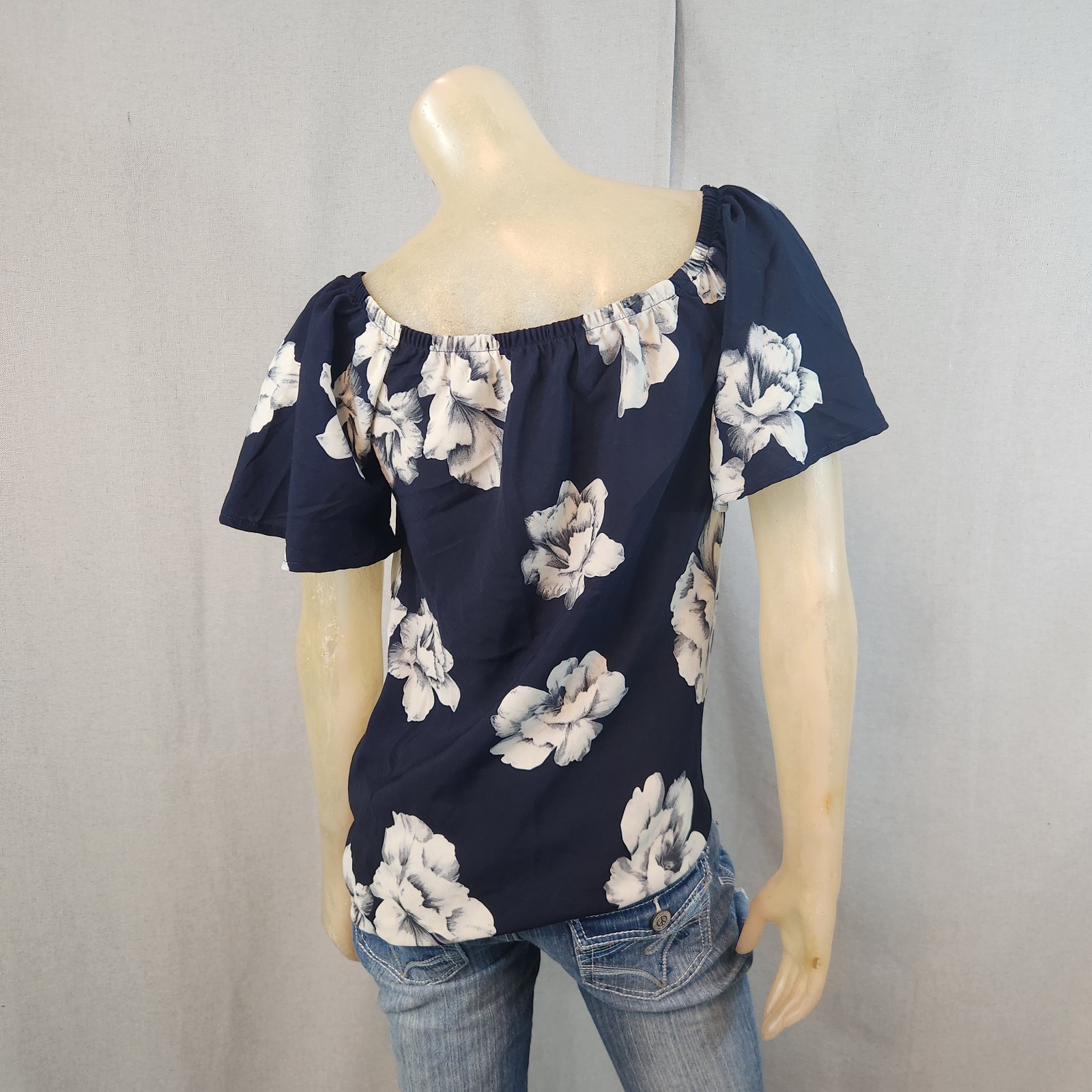 White Birch Navy Blue Floral Waist Tie Round Neck SS Blouse Top Shirt SMALL USA